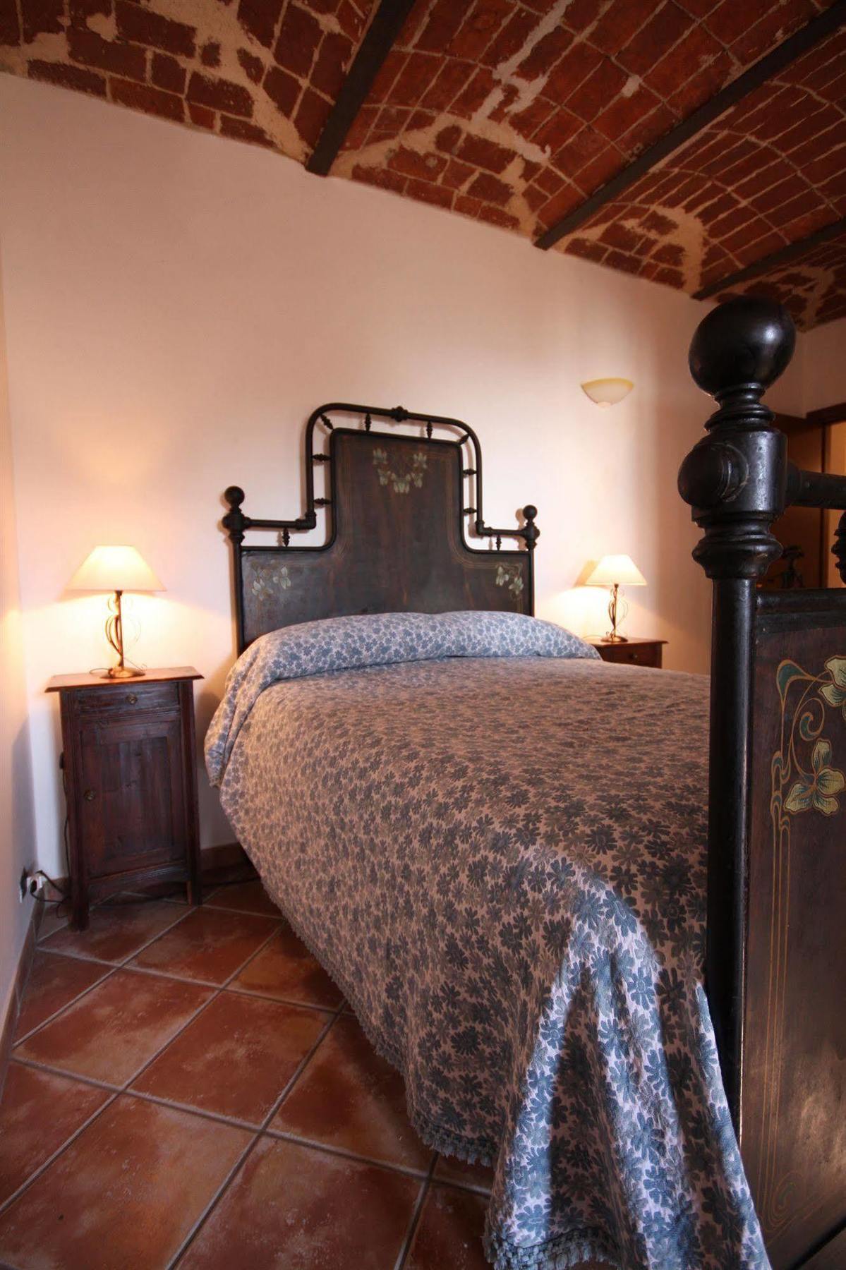 Relais San Desiderio Bed & Breakfast Calliano  ภายนอก รูปภาพ